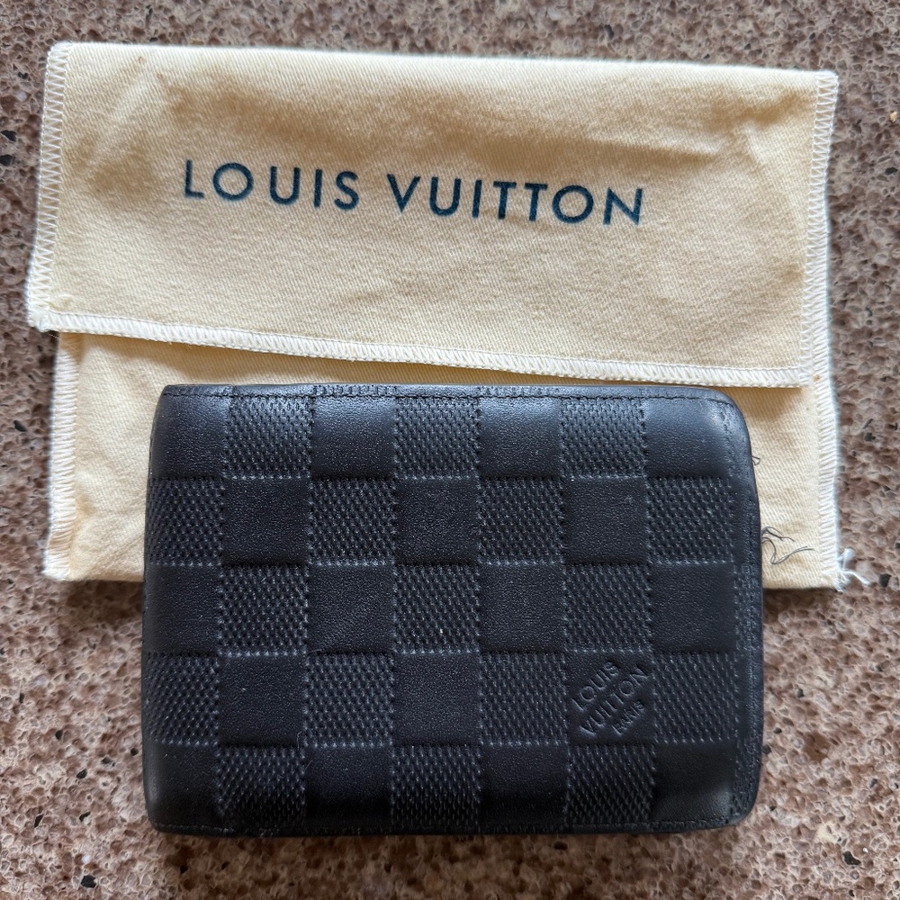 Louis Vuitton men’s damier trifold wallet